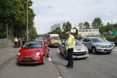 RTW uebersieht rote Ampel in Sindelfingen 